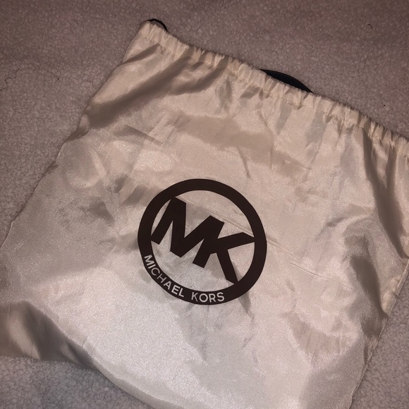 Michael Kors navy purse - Picture 2 of 3